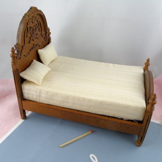 King size bed miniature dollhouse  16,5 cms.