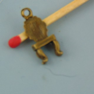 Breloque Chaise miniature vitrine poupée, 2 cm