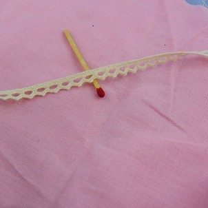 Lace ribbon cotton trim 7 mms.