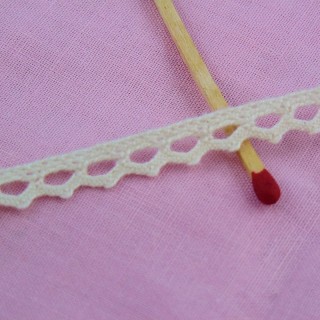 Lace ribbon cotton trim 7 mms.