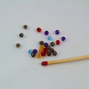 10 Perlas a facetas en plástico 4 mm.