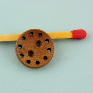 Button wood turn of holes to pass a thread 2 holes 13 mm.