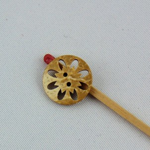 Button wood flower 2 holes 15 mm.