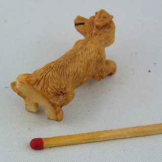 Perro Labrador miniatura casa muñeca, 2 cm.