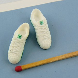 Pair of caoutchouc tennis shoes miniatures