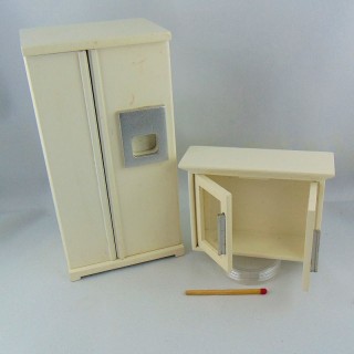 Chaise haute miniature poupée  9,5 cm.
