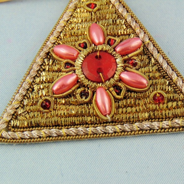 Ecusson ethnique brodé or badge 6 cm.