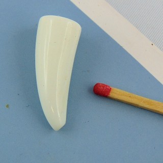 Breloque pendentif dent requin plastique 25 mm
