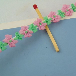 Galon organdi à  fleurs roses 12 mm,
