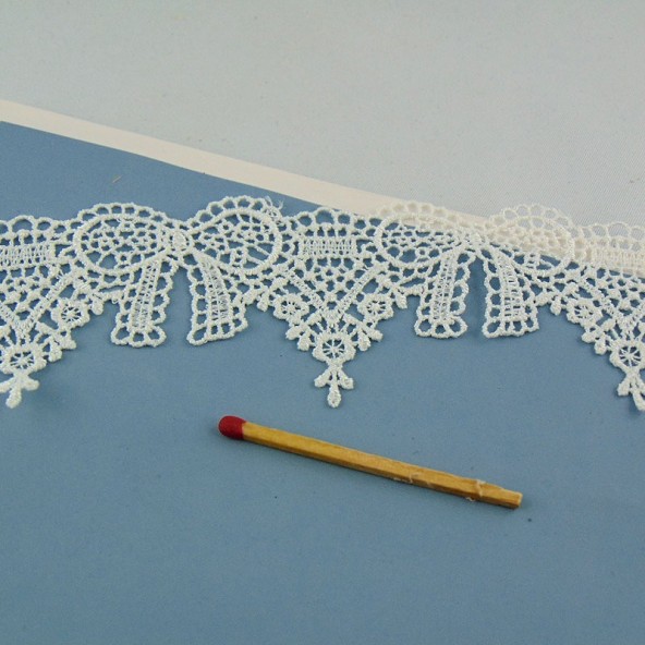 Bow lace trim, cluny lace 2 cm, 20 mms.