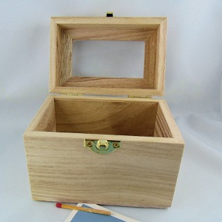 Round wooden box with magnetic lids