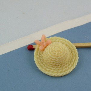 Chapeau capeline plastique minuscule diamètre 2,5 cm.