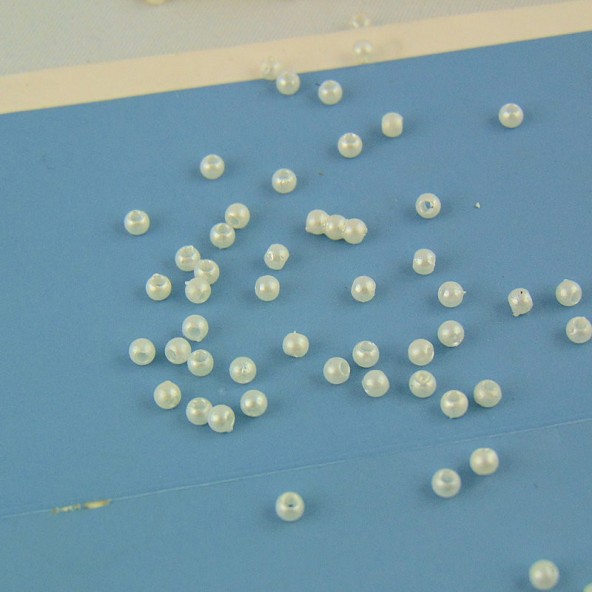 Perles nacrées rondes blanches 2,5 mm 10g .