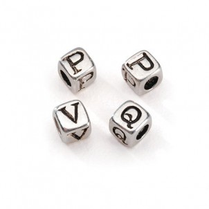 Perle cubique alphabet plaquée argent 5 mm