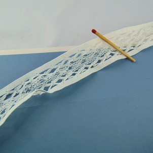 Vintage Elastic lace ribbon 35 mms