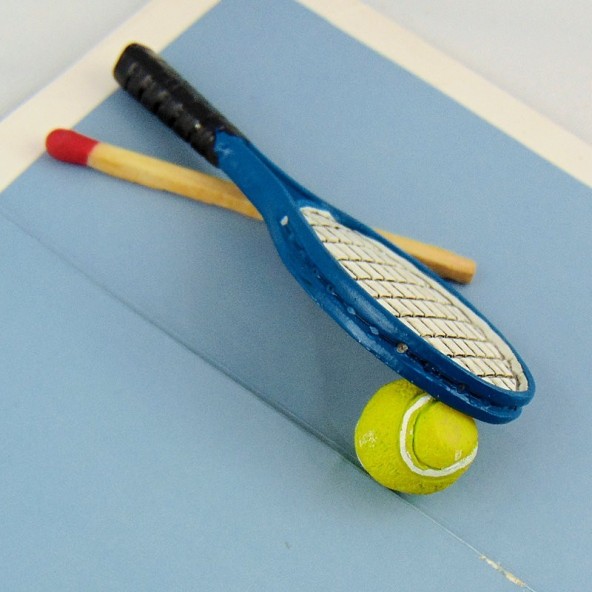Raqueta de tenis y bola miniatura casa muñeca 6 cm.