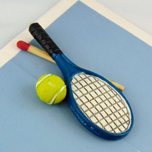 Raquette de tennis et balle miniature maison poupée 6 cm.