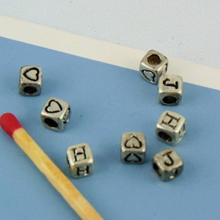Perle cubique alphabet plaquée argent 5 mm