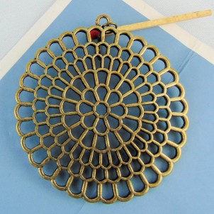 Round pendant in metal shape flower 7 cm