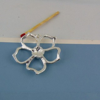Pendentif fleur en métal argenté et hématite 4 cm