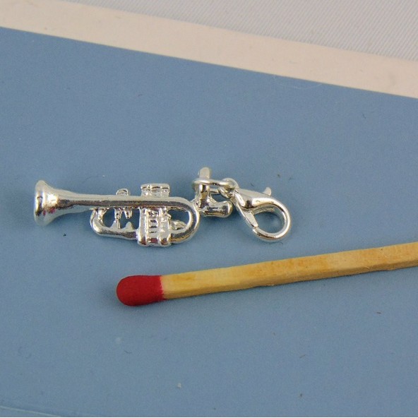 Trumpet charm with lobster claw 2 cm