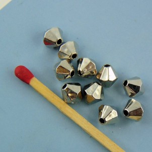 10 Plastic facets bead 6 mm.