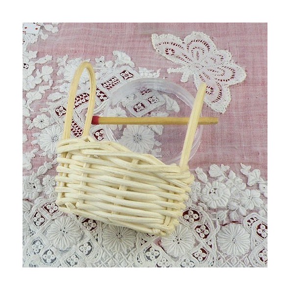  Basket miniature doll decoration 5 cms 