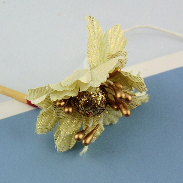 Flor en tejido de oro tallo metálico