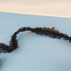 Brillante schwarze elastische Spitze mit 15mm Rüschen