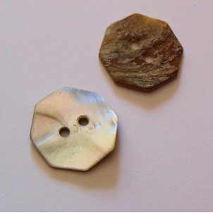 Octagonal mother-of-pearl button two holes 15 mm
