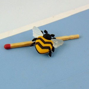 Bouton abeille insecte 2 cm.