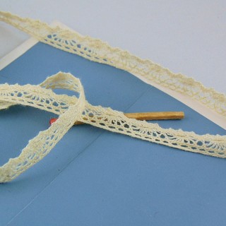 Tiny cotton lace ribbon 7 mms.