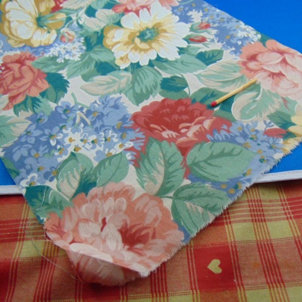 Big-flowered cotton coupon 25x40 cm