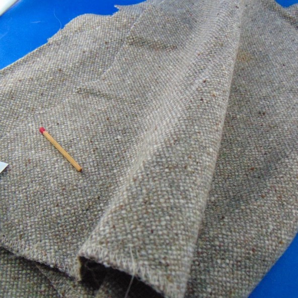 Cupón de tela de lana de 60 x 25 cm