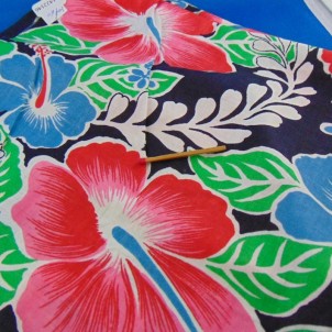 Tissu coton de Tahiti à fleurs 70x60cm