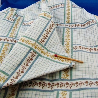 Fine cotton fabric with tiles per metre