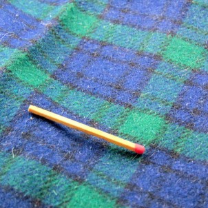 Coupon tissu en laine écossais à carreaux 70x65cm