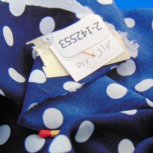 Synthetic polka dot fabric 115 x 110 cm