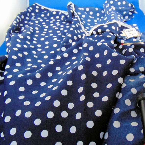 Synthetic polka dot fabric 115 x 110 cm