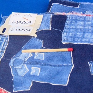 Coupon coton bleu marine imprimé fantaisie 150 x 160 cm