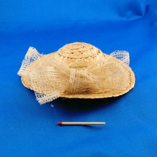Chapeau de paille pour poupée porcelaine 16 cm.