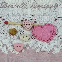 Scalloped edge heart, stitched heart buttons